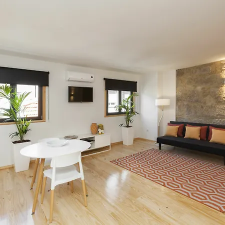 Local Apartment *