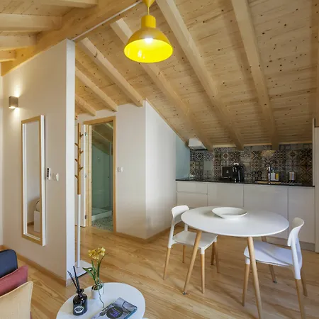 Local Apartment *