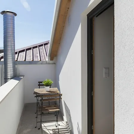 Local Apartment *