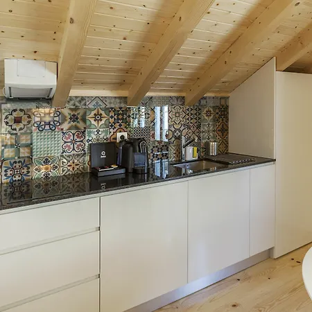 Local Apartment *